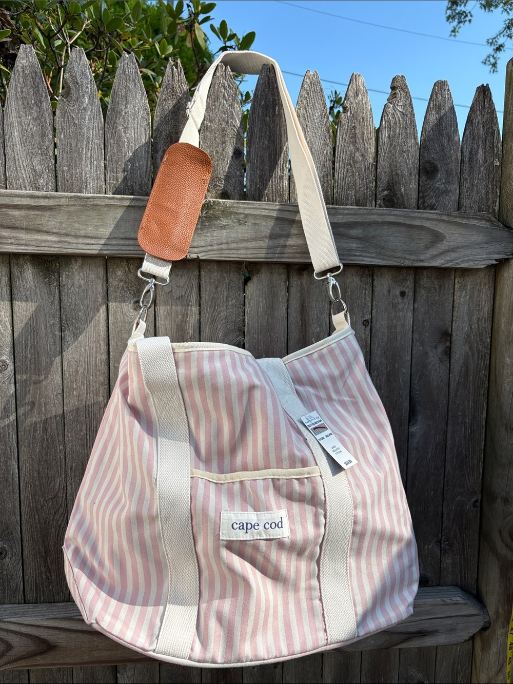 Cuffy’s Cape Cod large insulated pink stripe tote. NWT!